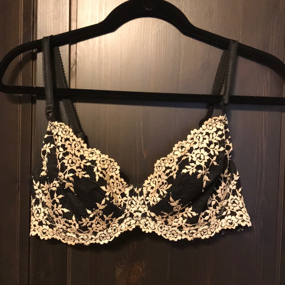 Delicate Lace Wacoal Bra 36C pristine condition